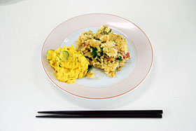 調理した納豆ピラフとかぼちゃサラダ
